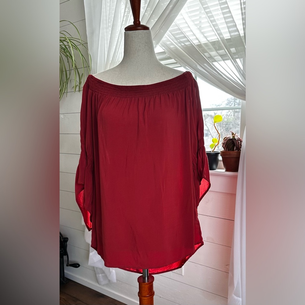 EXPRESS OFF-THE-SHOULDER PLEATED BLOUSE 
SIZE: LARGE